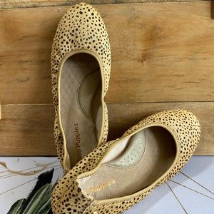 EUC Hush Puppies Spotted Calf Hair Ballet Flats, size 5.5